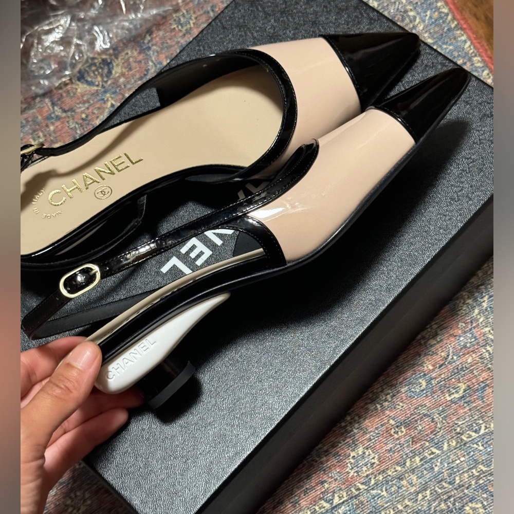 Chanel patent sling back two tone heels - Picture 7 of 7